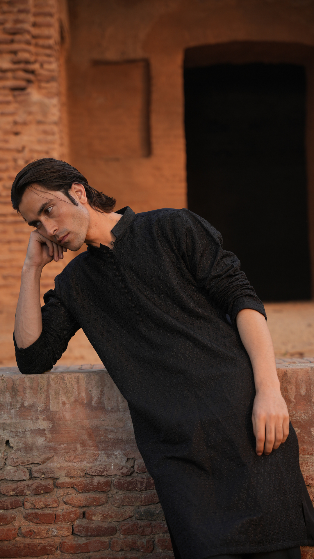 Black Chikan-kari Embroidery Kurta Men Dress