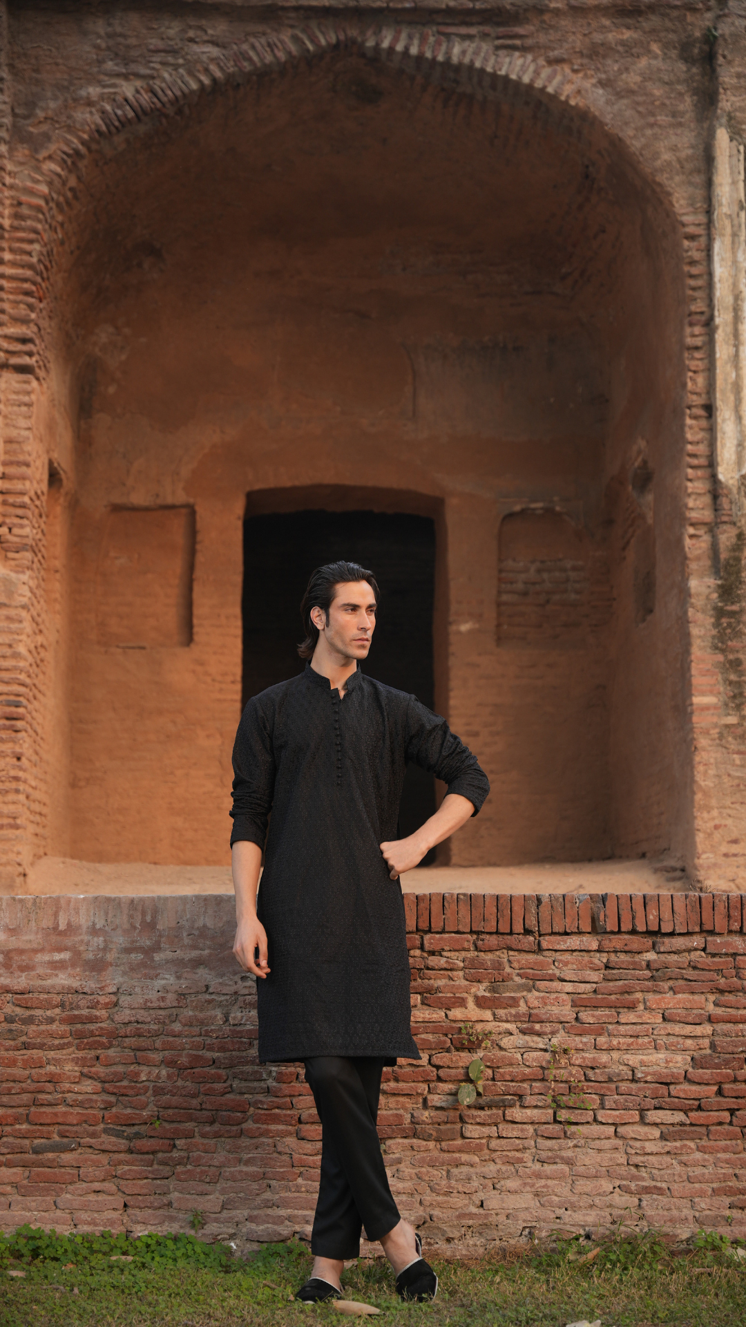 Black Chikan-kari Embroidery Kurta Men Dress