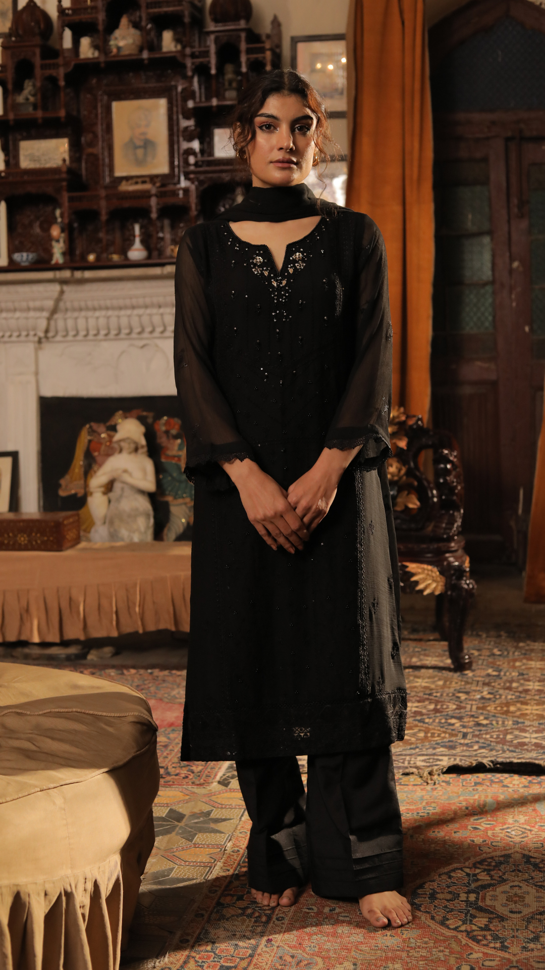 Labon Ki Hansi Gorgeous Black Women's Wear